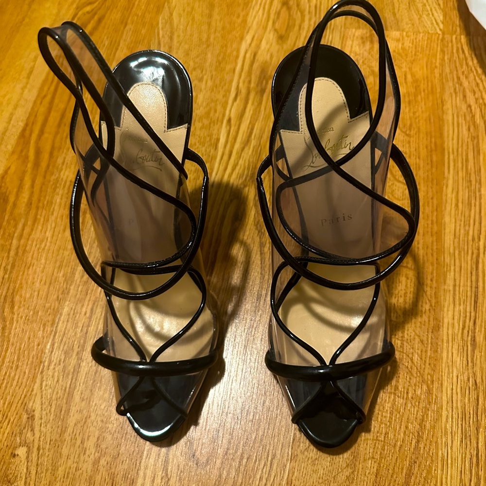 Elegant black heel